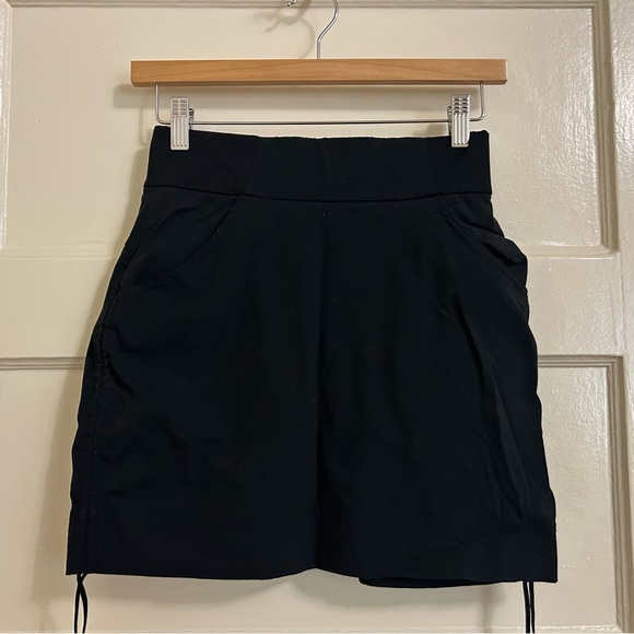 Columbia Women's Black Skorts - Picture 1 of 1